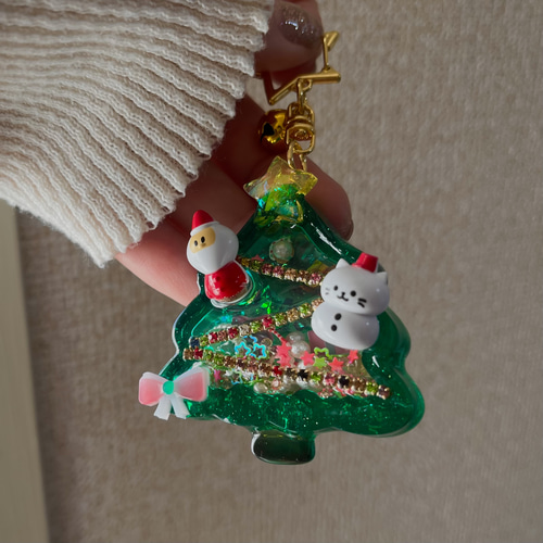 レジン シャカシャカ キーホルダー クリスマスツリー サンタ ねこ