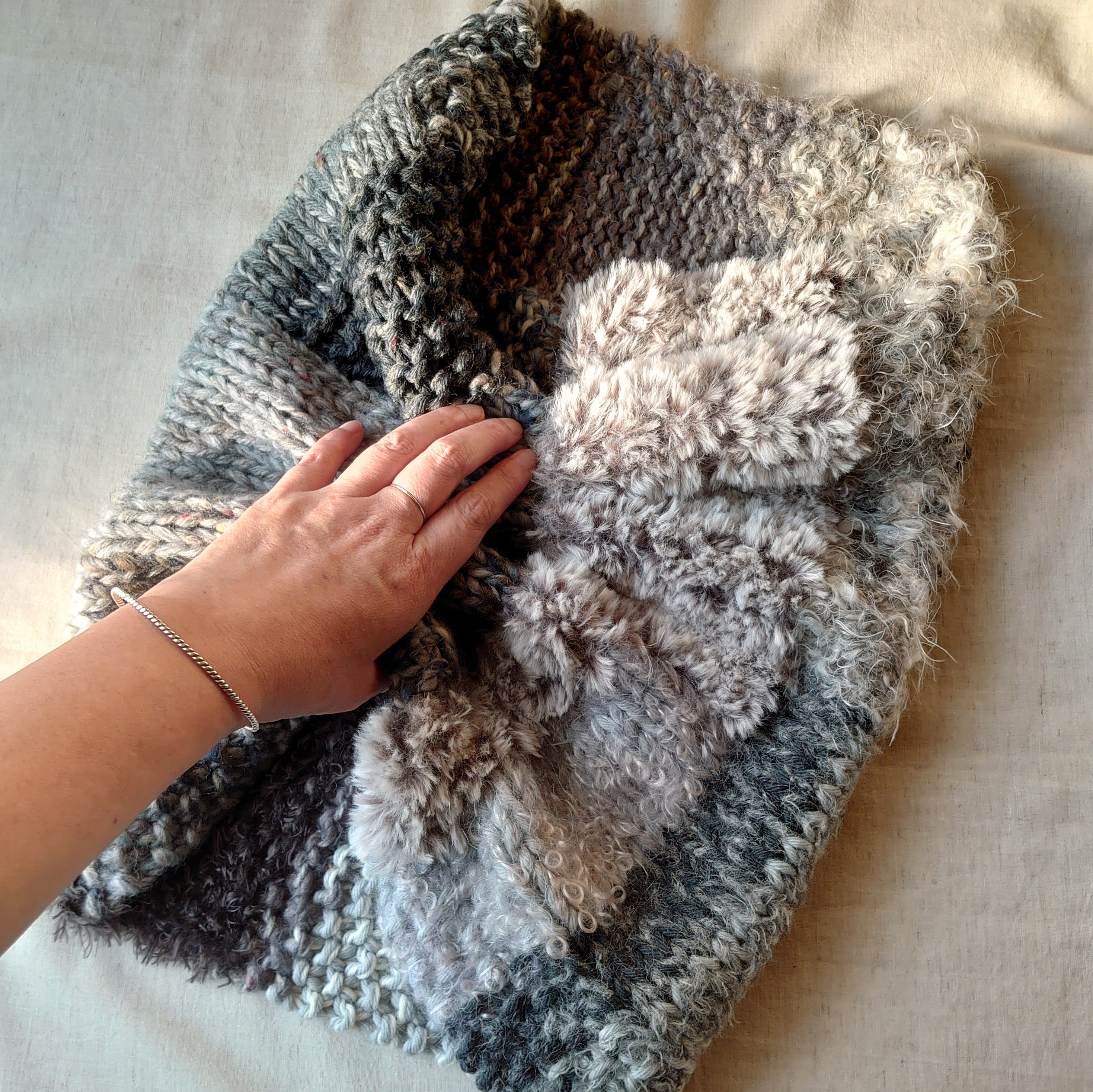 つぎはぎネックウォーマー/もふもふうさぎ/グレー