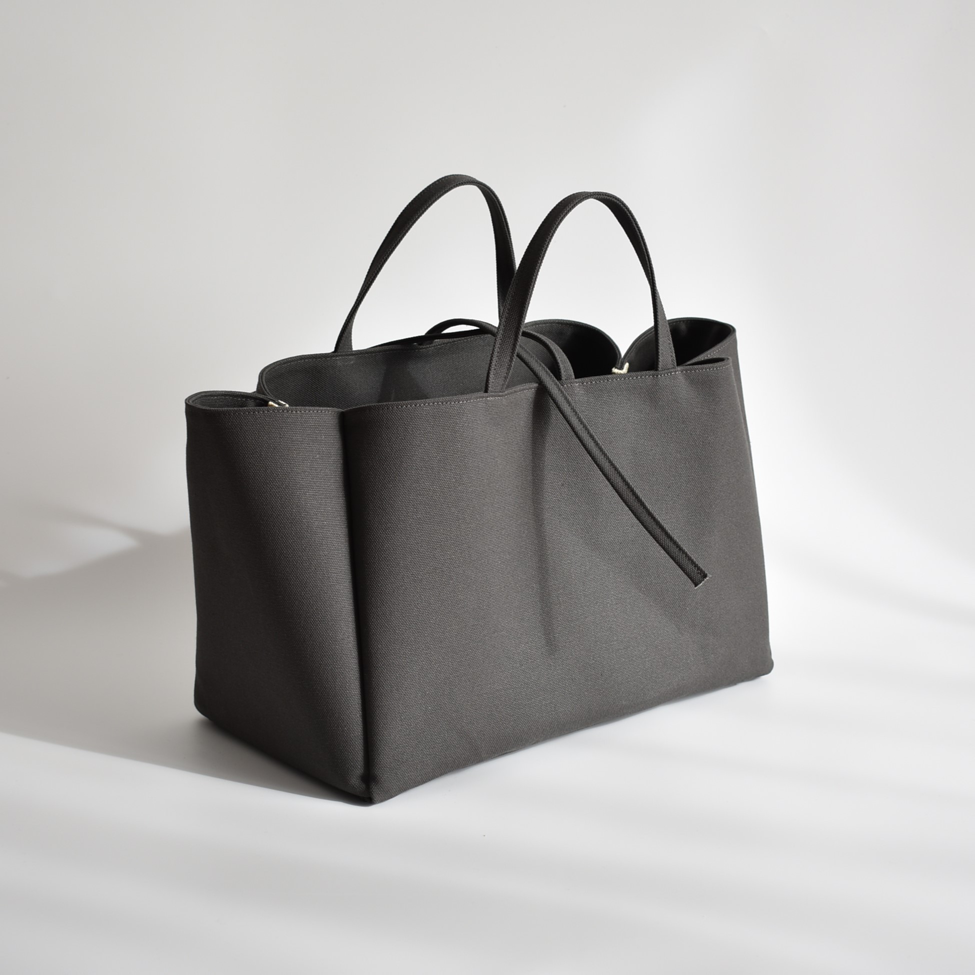 BOX1 TOTE BAG（チャコール/グレー）横長 帆布 トートバッグ マチ広め 底しっかり 紐つき ポケット６つ