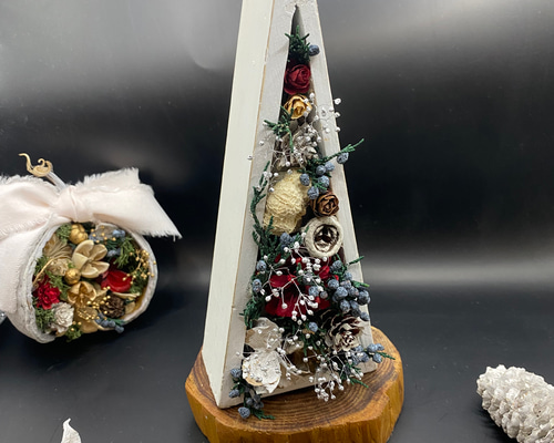 ハンギング可能 クリスマスツリー形のウッドボックスアレンジ ホワイト