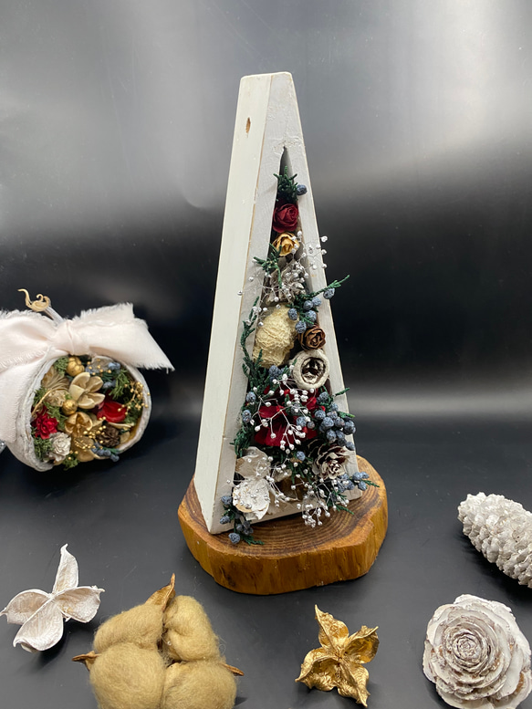 ハンギング可能 クリスマスツリー形のウッドボックスアレンジ ホワイト