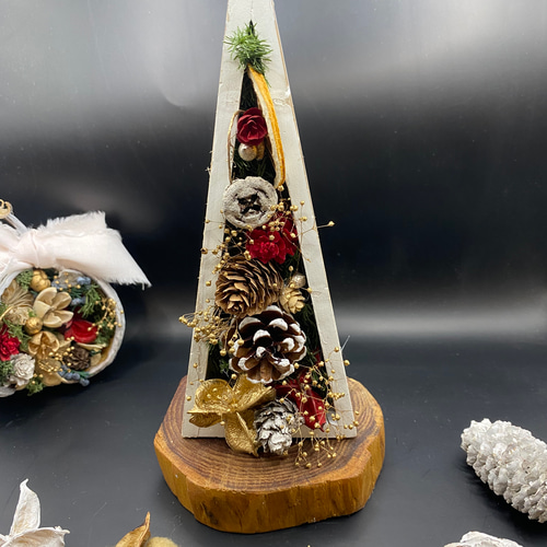 ハンギング可能 クリスマスツリー形のウッドボックスアレンジ ホワイト