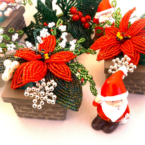 ビーズフラワー　　　　　ポインセチア　ヒイラギ ビーズフラワー ポインセチア2 その他インテリア雑貨 ビーズ大好き