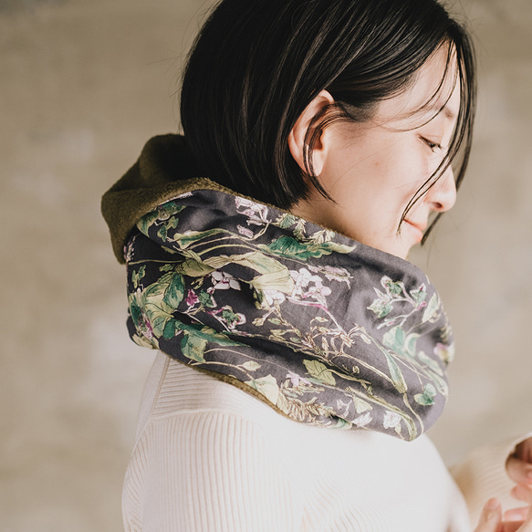 簡単にオシャレしたい！ 二重巻き メルトン フリース リバーシブル スヌード リネン ボタニカル グレー 4枚目の画像