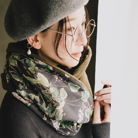 簡単にオシャレしたい！ 二重巻き メルトン フリース リバーシブル スヌード リネン ボタニカル グレー 1枚目の画像