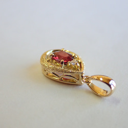 レッドスピネル　シンプルスターダスト梨地　ペンダントトップ１８金イエローゴールド　ダイヤモンド入り 10枚目の画像