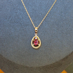 レッドスピネル　シンプルスターダスト梨地　ペンダントトップ１８金イエローゴールド　ダイヤモンド入り 4枚目の画像