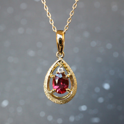 レッドスピネル　シンプルスターダスト梨地　ペンダントトップ１８金イエローゴールド　ダイヤモンド入り 1枚目の画像