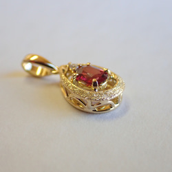 レッドスピネル　シンプルスターダスト梨地　ペンダントトップ１８金イエローゴールド　ダイヤモンド入り 8枚目の画像