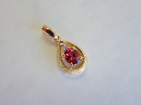 レッドスピネル　シンプルスターダスト梨地　ペンダントトップ１８金イエローゴールド　ダイヤモンド入り 5枚目の画像