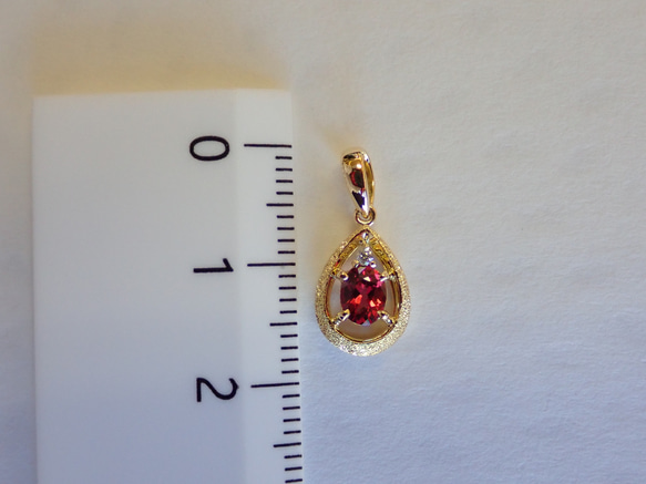 レッドスピネル　シンプルスターダスト梨地　ペンダントトップ１８金イエローゴールド　ダイヤモンド入り 14枚目の画像