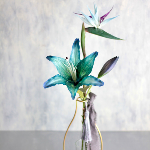 大輪ブルーリリーとブルーストレチア】｜アーティフィシャル