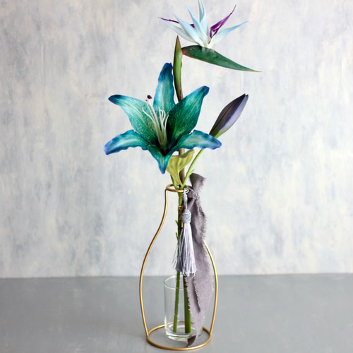 大輪ブルーリリーとブルーストレチア】｜アーティフィシャルフラワー