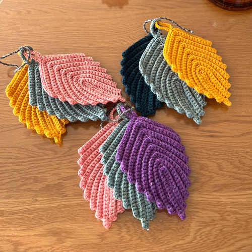 葉っぱのモチーフ 4枚セットのアクリルたわし エコたわし yellow pink