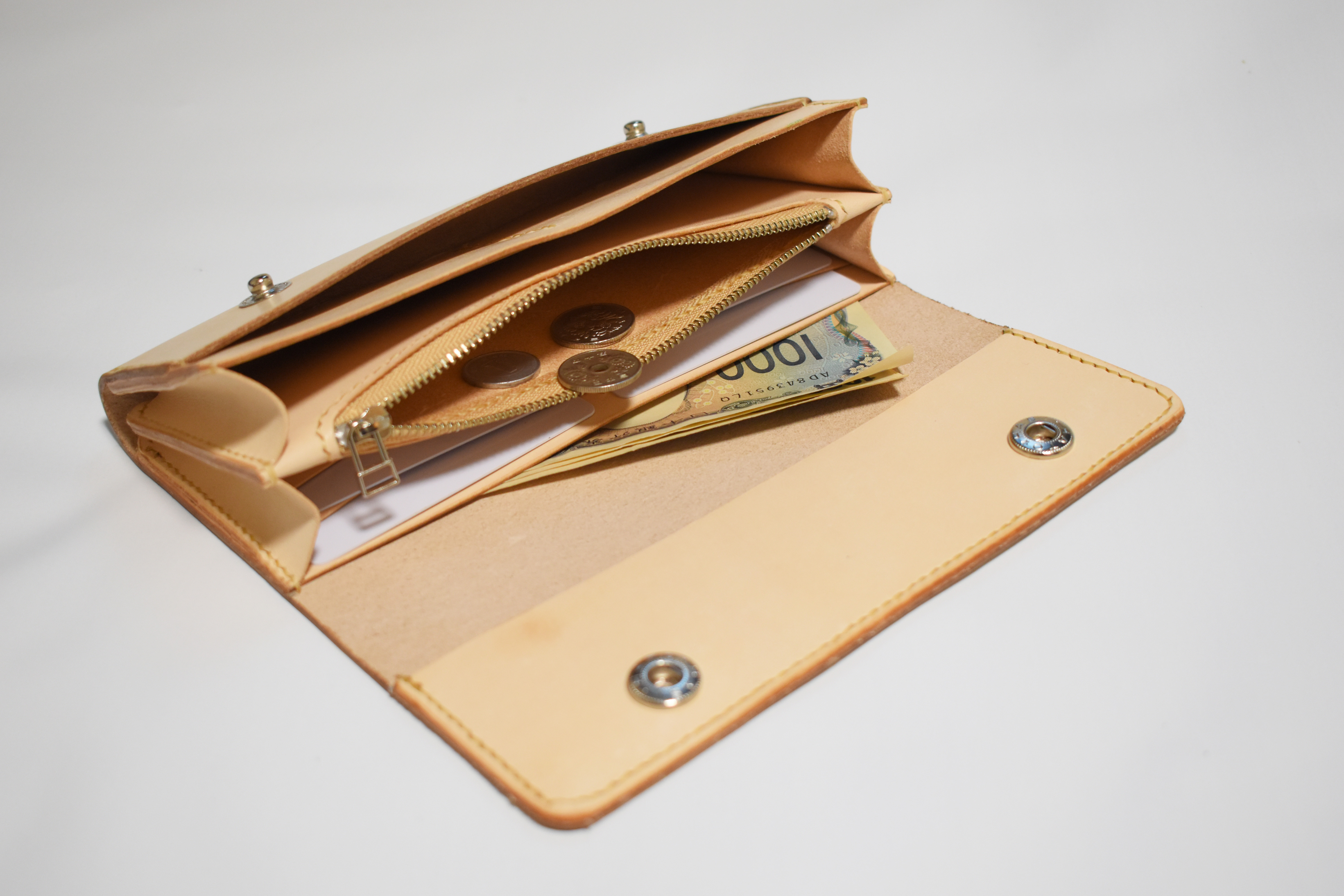 【手縫い】堅牢な本革ロングウォレット｜カード8枚＋多機能ポケット搭載 8,580円