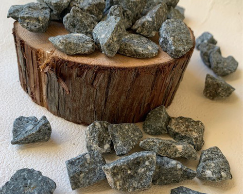 遠野の銘石 角閃石 湯水をおいしく 花こう斑岩 6個 未使用 希少】天然石 東野の銘石 角閃石 原石 (花こう班岩) - メルカリ