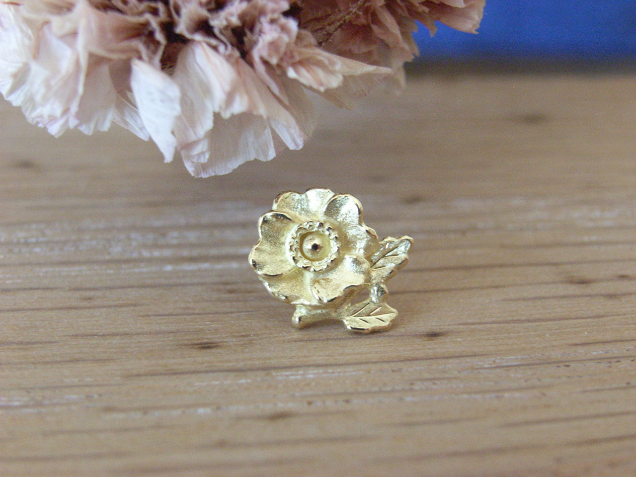 片耳用　K18YG一重バラ　スタッドピアス