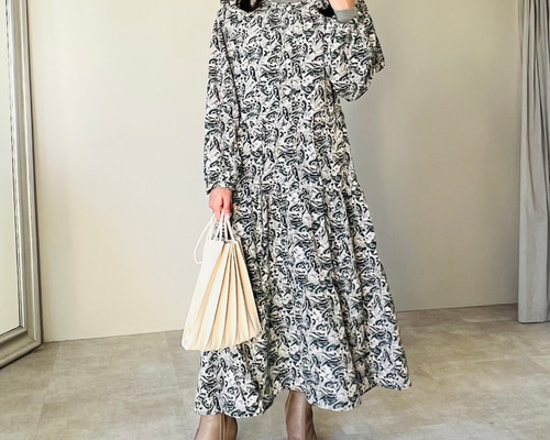 新送0】レトロなペイズリー柄のワンピースヴィンテージ調のミルク