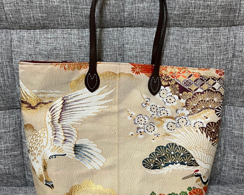 アンズルーム★ちょっと豪華な★着物×帯　★トートバッグ★大容量★ゴールド　鶴　鷹 アンズルーム☆ちょっと豪華な☆着物×帯 リメイク☆トートバッグ