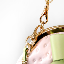 白苺がま口バッグ2WAY（牛革製） 4枚目の画像