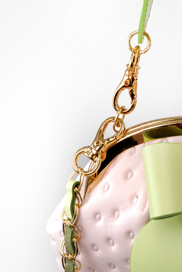 白苺がま口バッグ2WAY（牛革製） 4枚目の画像