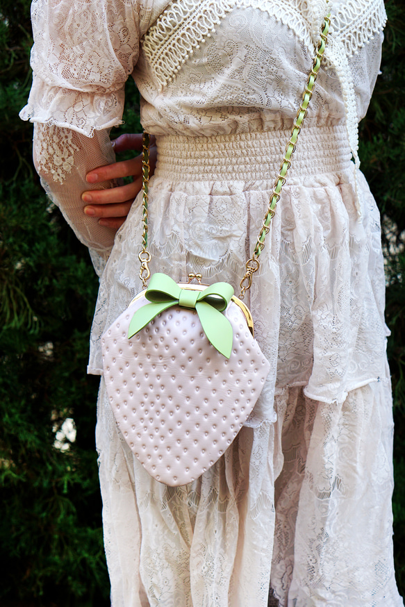 白苺がま口バッグ2WAY（牛革製） 1枚目の画像