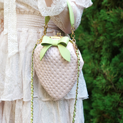 白苺がま口バッグ2WAY（牛革製） 2枚目の画像