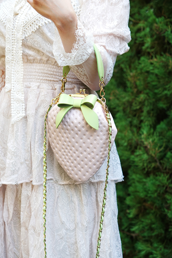 白苺がま口バッグ2WAY（牛革製） 2枚目の画像