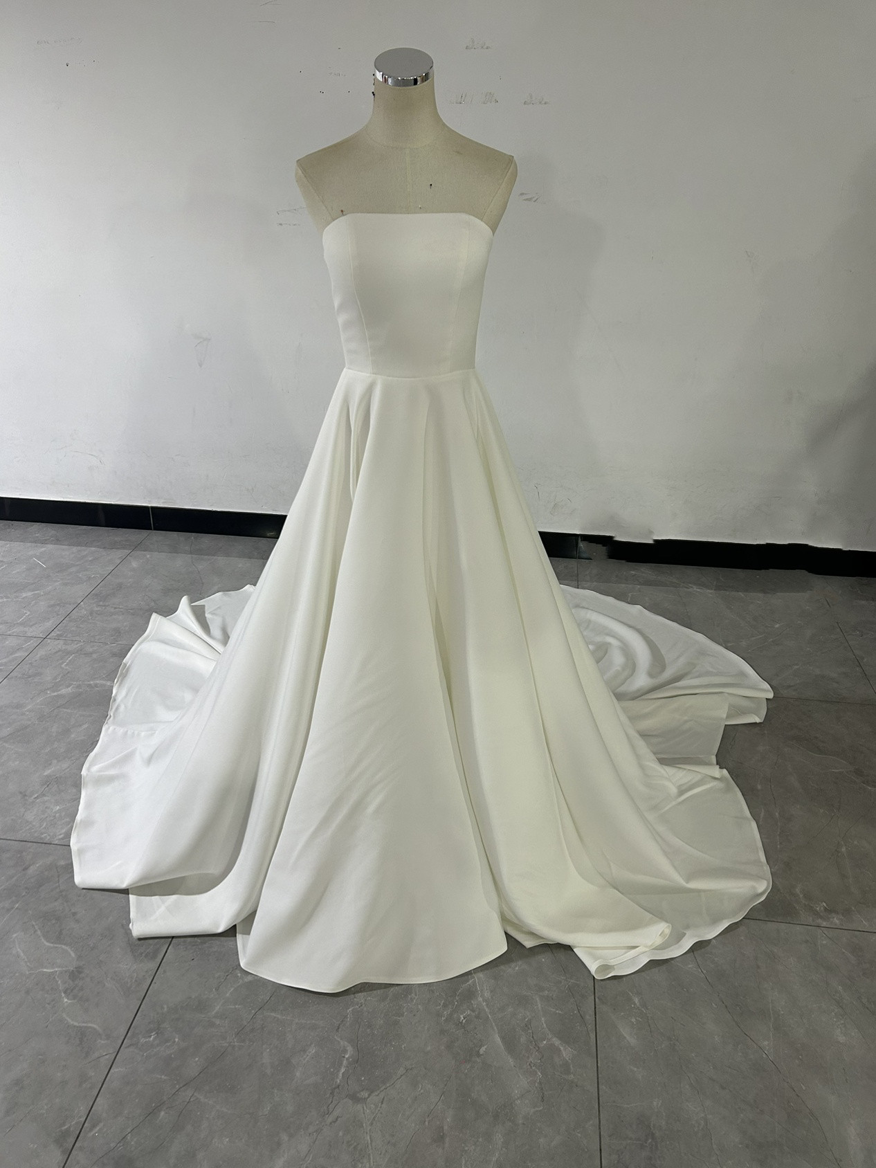 送料無料！人気上昇 クレープ生地 オフショル ホワイト パーティードレス 二次会 前撮り 挙式 パフスリーブ