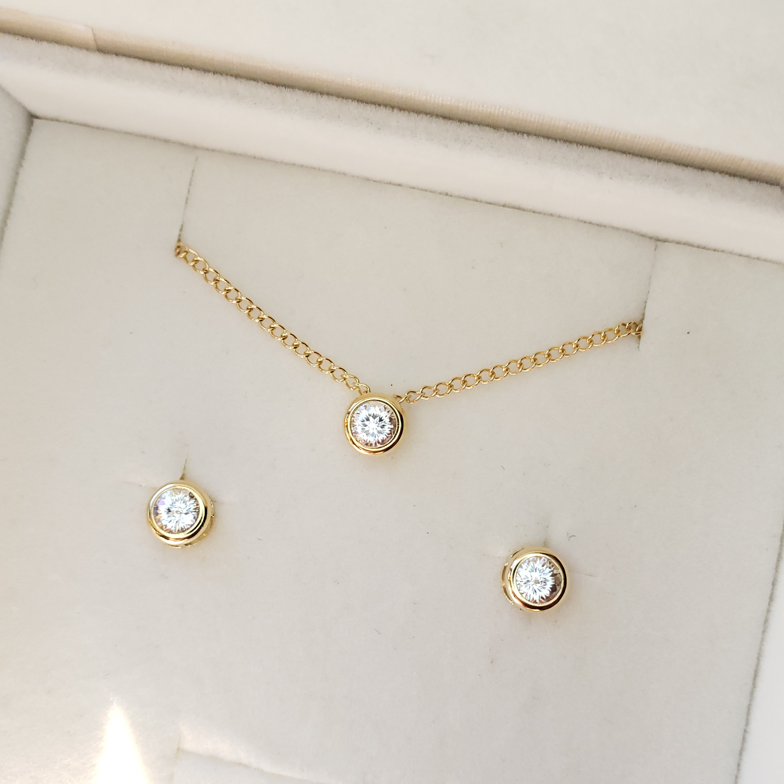 キラッキラ✨　エンペラーカット　モアサナイト　Dカラー　ベゼルセット　14Kgf　◇　Diamond beach