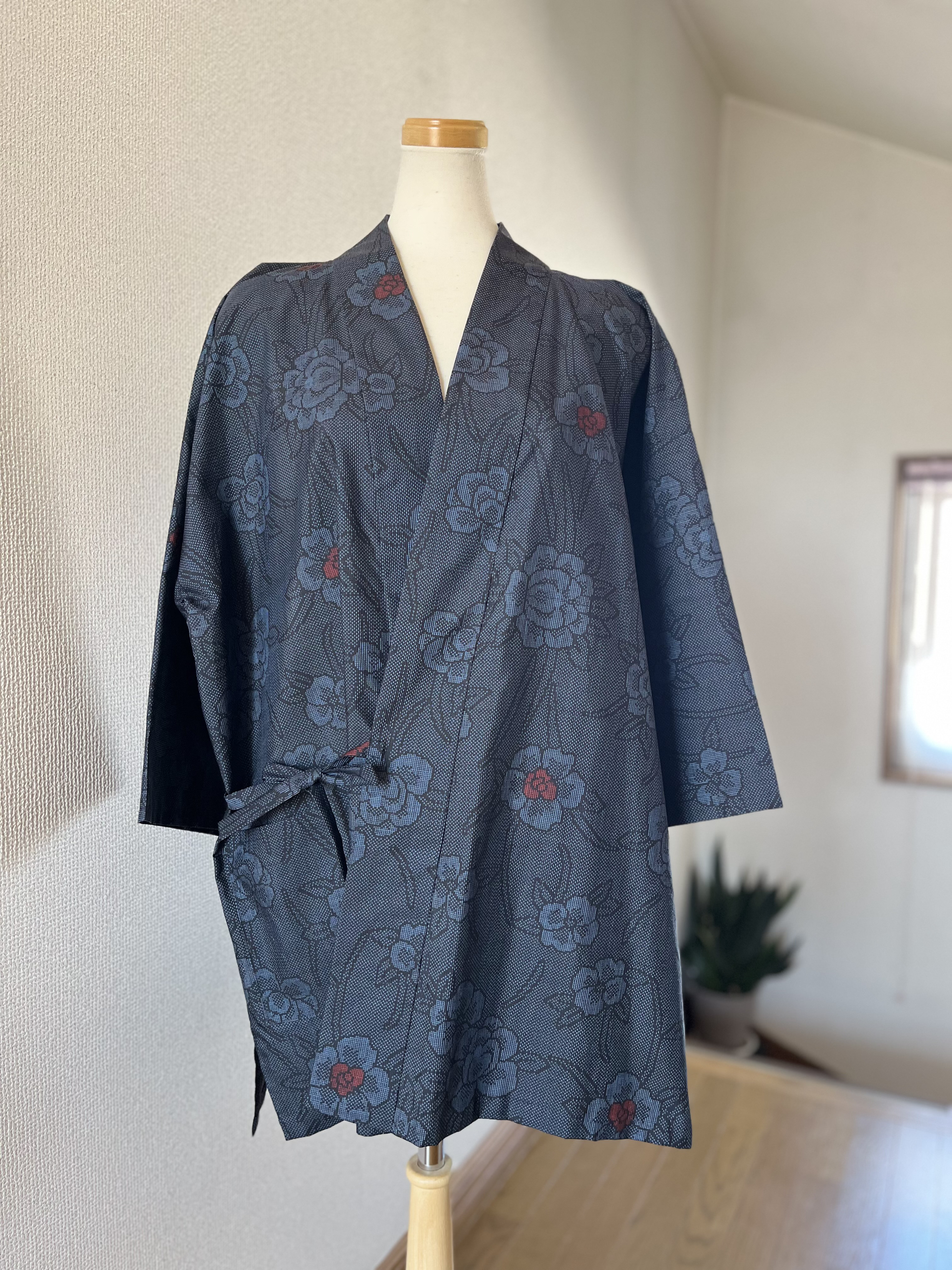 本場大島紬 作務衣 作務衣（上衣）華牡丹 現品限り 大人可愛い和