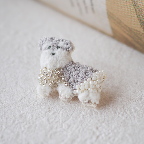 シュナウザーのブローチ/バッグチャーム ✴︎刺繍 ビーズ