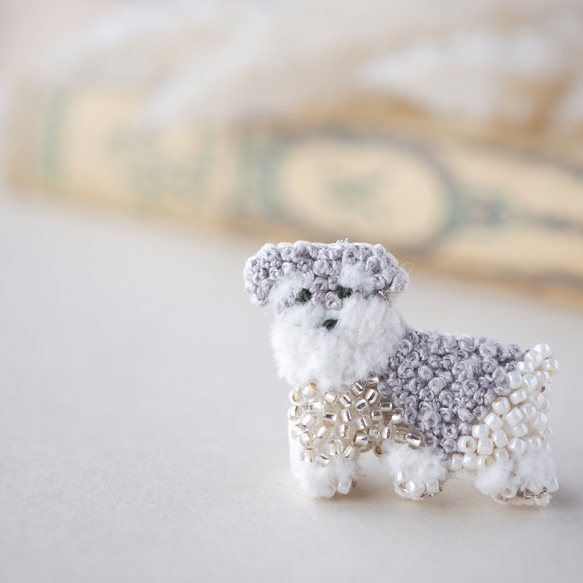 【リュウキュウアカショウビン】ビーズ刺繍ブローチバッグチャーム シュナウザーのブローチ/バッグチャーム ✴︎刺繍 ビーズ