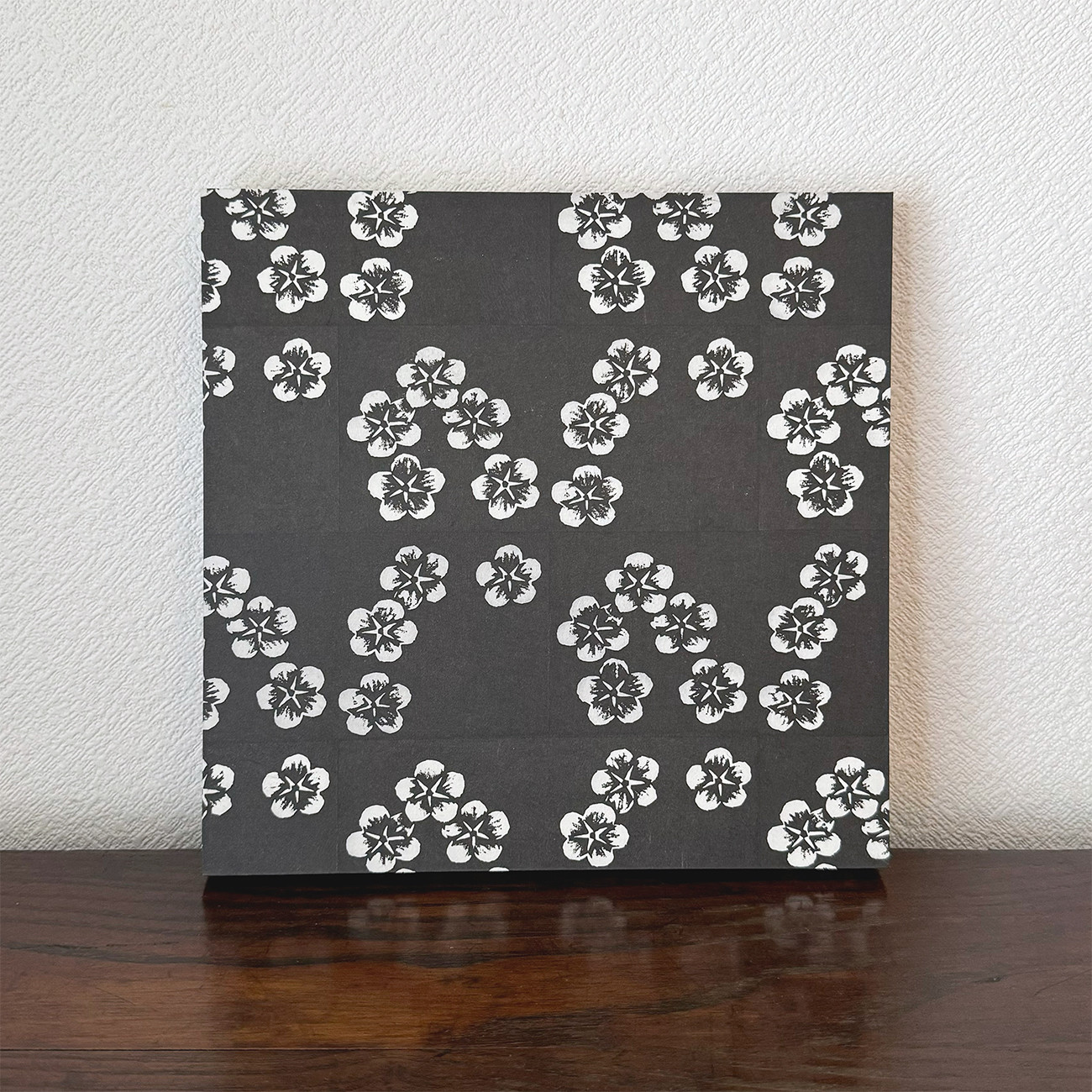 ファブリックパネルのような木版画（ワスレナグサ　中サイズ）クリスマスギフトに