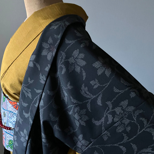 正絹 オーダーメイド結城紬 袷長着 亀甲枠に花柄 着物 さまだや 正絹 オーダーメイド結城紬 袷長着 亀甲枠に花柄 着物 さまだや