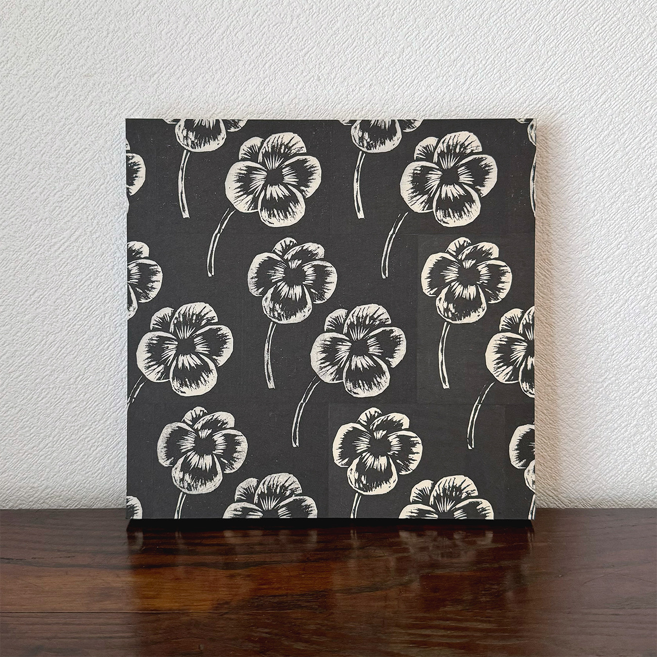 ファブリックパネルのような木版画（パンジー　中サイズ）クリスマスギフトに