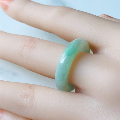 R300-0122］ ジェイド JADE ヒスイ 本翡翠 くりぬき リング