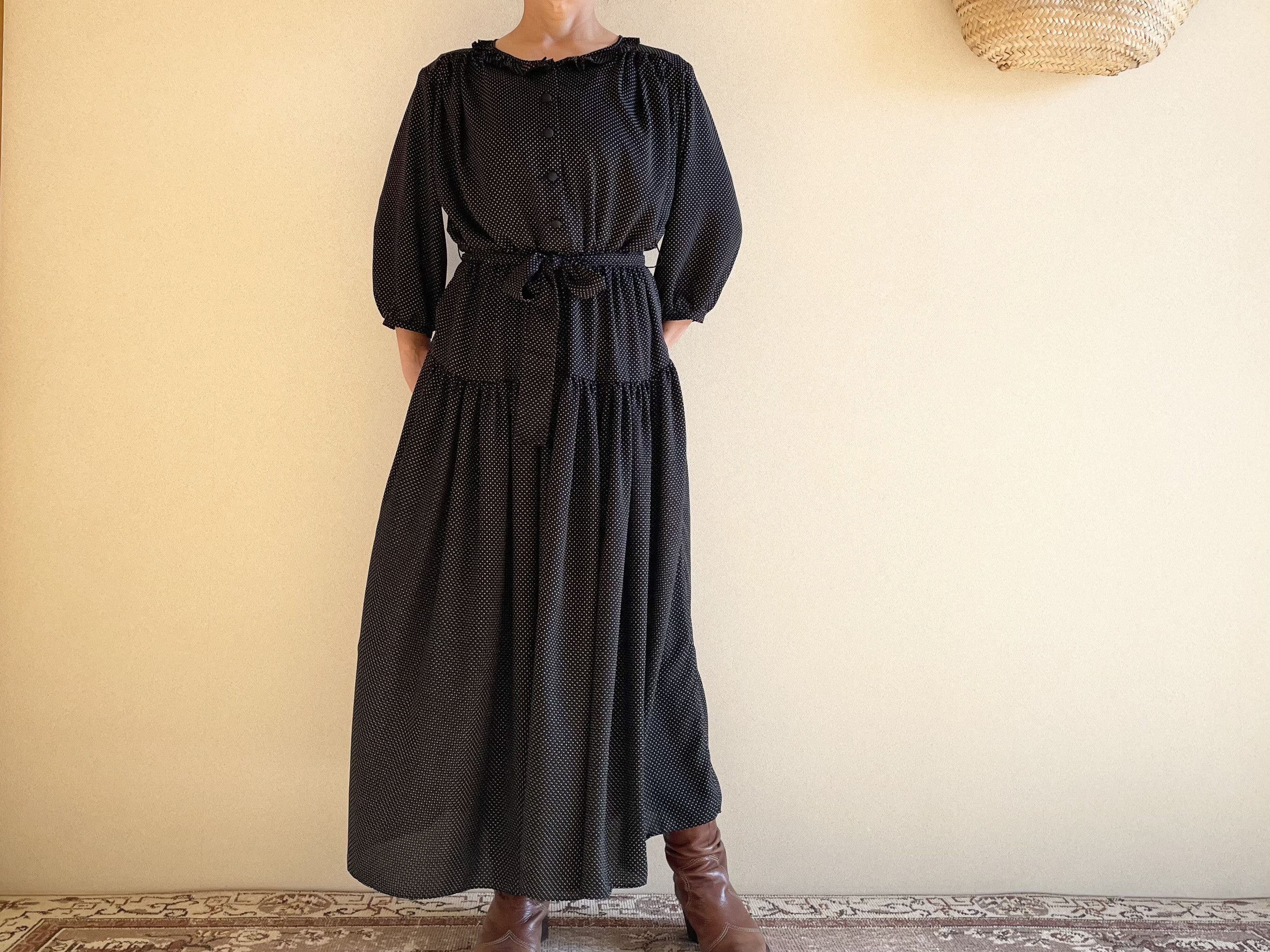 大人可愛いピンドットのワンピース