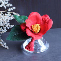 鮮やかな椿のしめ縄 白椿の花しめ縄（八の字型） お正月飾りお正月リース | iichi 日々の