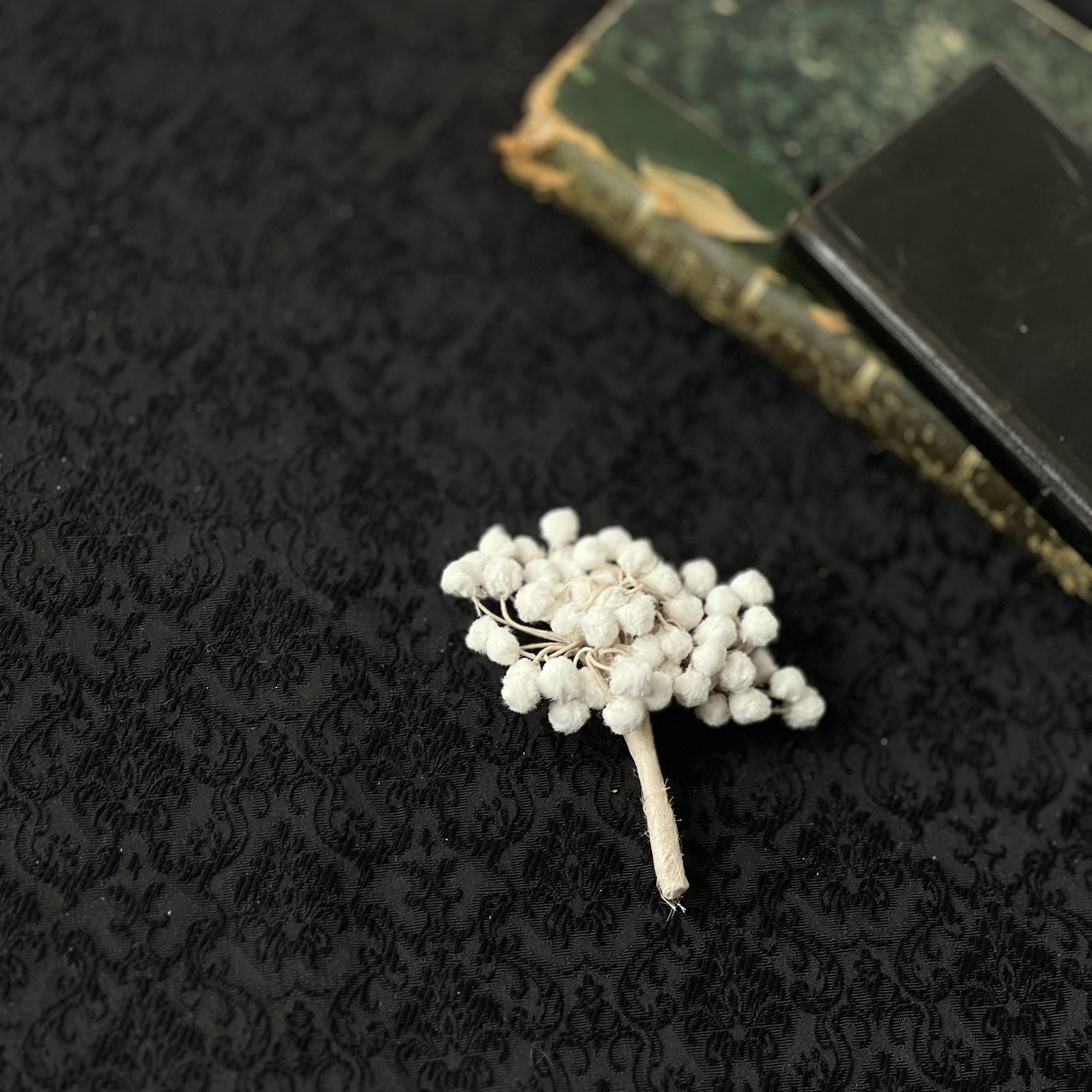 粘菌のブローチ　染め花　布花　友