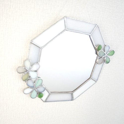 ✴︎:.。.ベージュの八角形鏡♪　（size20/max22）ステンドグラス ✴︎:.｡ 淡いグリーンの花のホワイト八角形の鏡♪ (size20/Max24