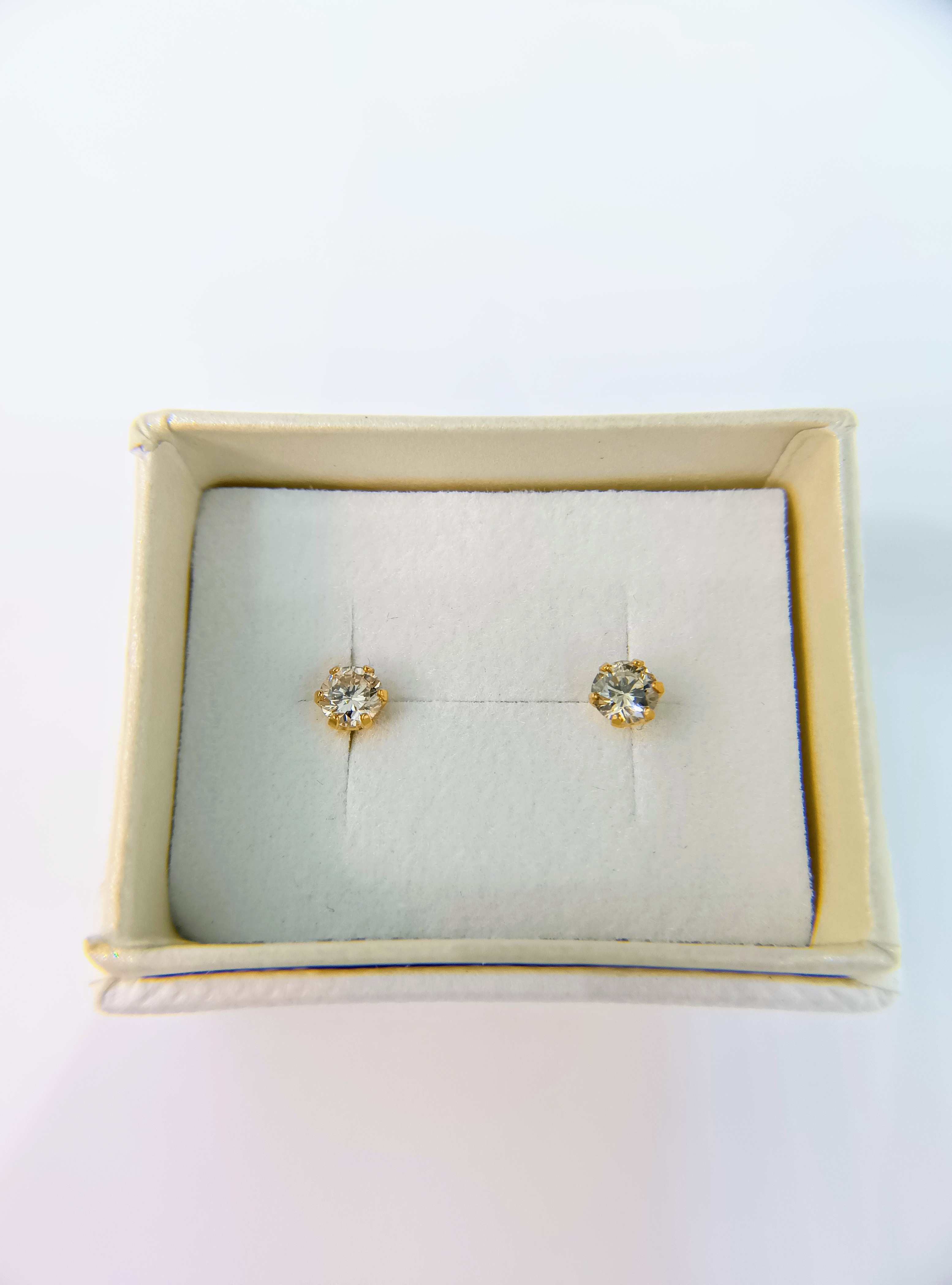 K18 ダイヤモンド　スタッドピアス