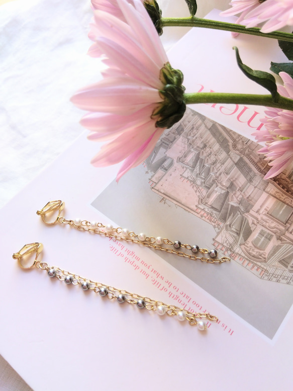 ホワイト&グレーパールのチェーンアシンメトリーイヤリング ピアス