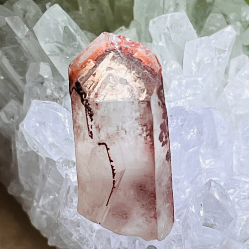 リチウム レッドファントム 水晶 クラスター 原石 | 天然石専門