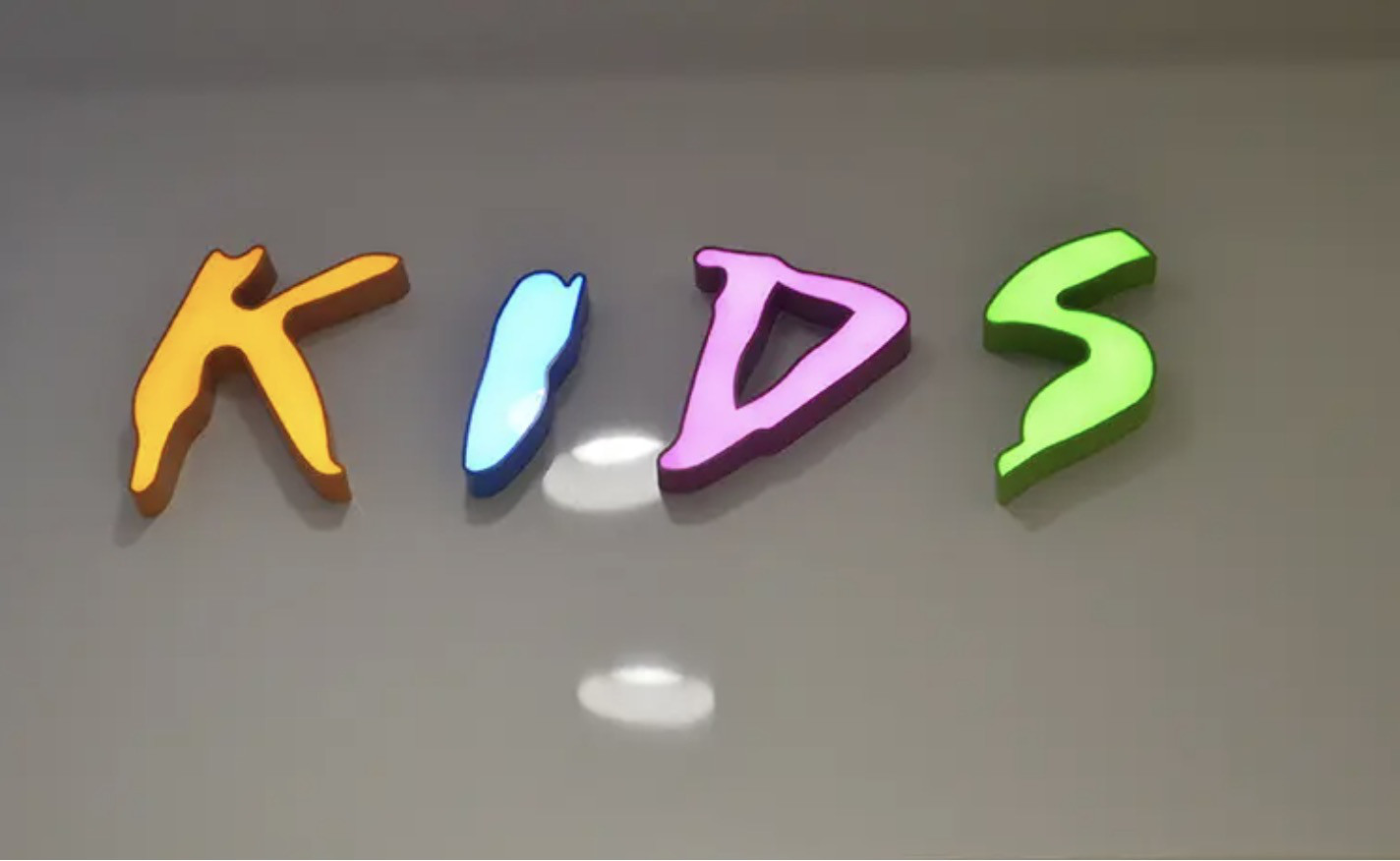 オーダー正面発光 縁ありLEDチャンネル文字 箱文字 金属看板 サイン ステンレス011 オーダー正面発光 縁ありLEDチャンネル文字 箱文字 金属看板 サイン ステンレス011