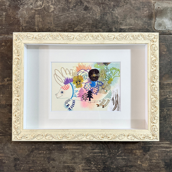 刺繍入り水彩画「ブタと冬の花たち。」（額付） 絵画 マスダトモミ