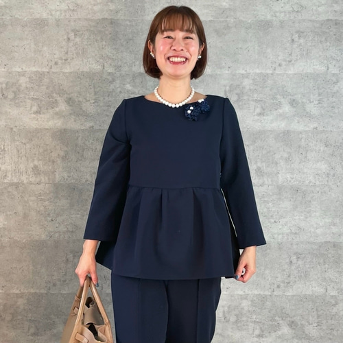 体系カバー優秀♡普段～卒入式にも♡上品ペプラムトップス 紺【FREE