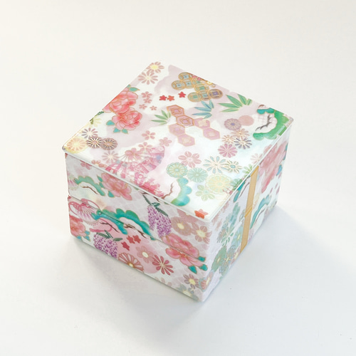 陶器製重箱☆ 豪華な振袖花柄デザインの二段角重 磁器 二段重 四角 ひな祭り おせち