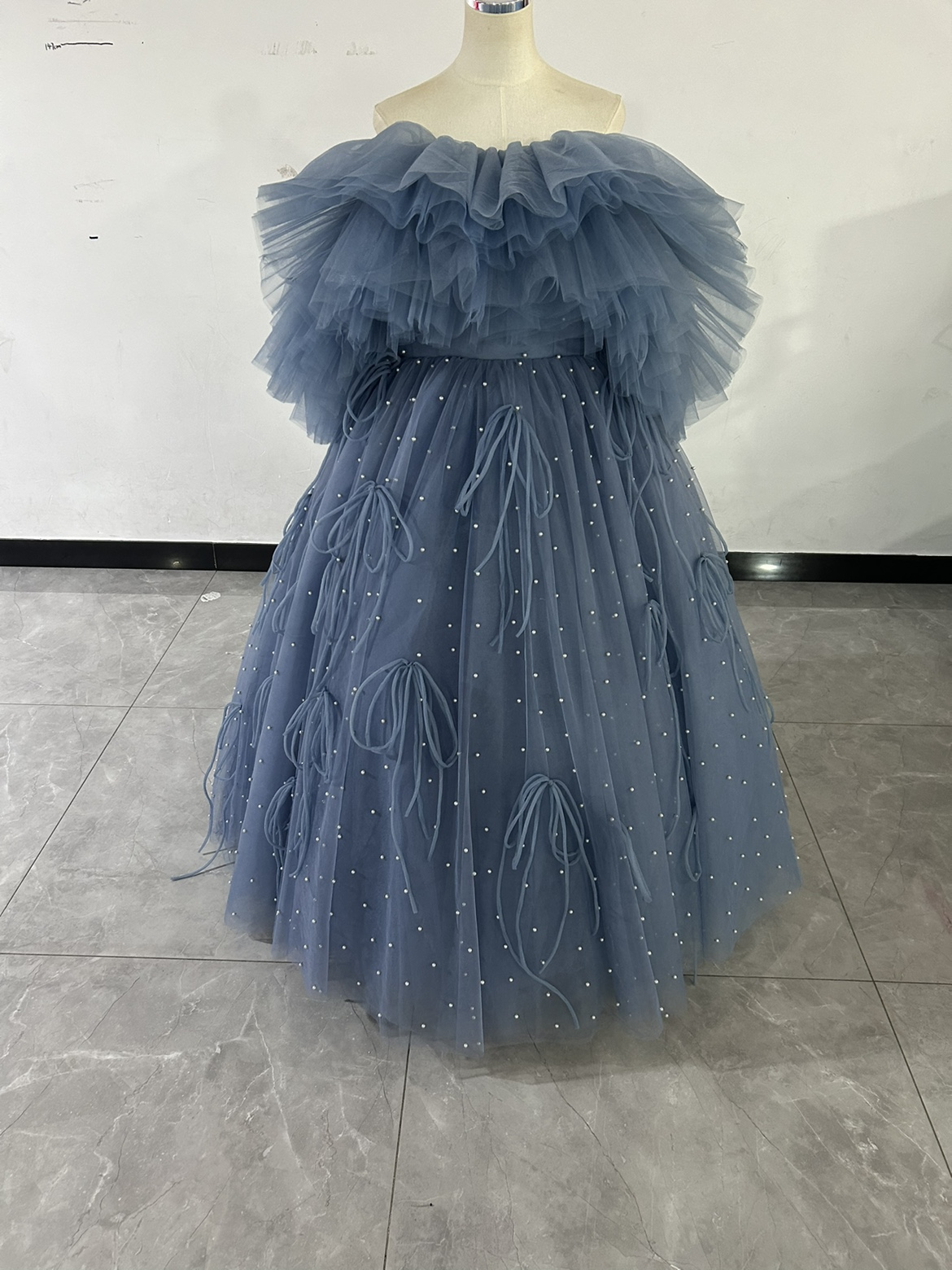 カラードレス ブルー オフショルダー ソフトチュール ビーズ リボン ロング ボリュームドレス 前撮り