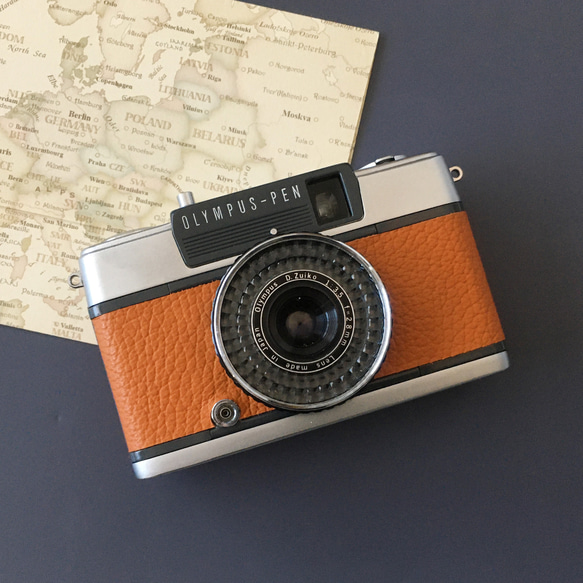Olympus pen EE-2 人気のハーフサイズカメラ おしゃれなオレンジ 1本で2倍撮れるハーフカメラ｜オリンパス PEN EE-2アプリコット